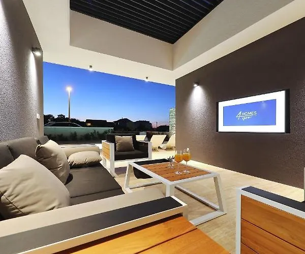 Homes4you K4 فيلة Pašman